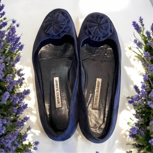 Manolo Blahnik vintage navy blue suede flat pump. So loved and gently worn - Picture 1 of 17